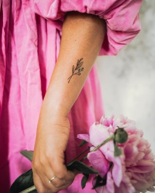 Představujeme vám náš nový produkt - dočasné tetovačky! ☀️ Vytvořili jsme 6 různých motivů pro dospělé, páry a děti. 🌸...